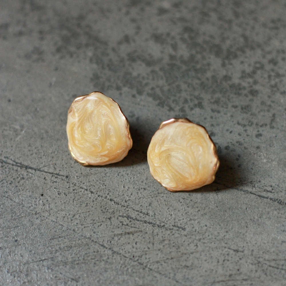 circle stud earrings, cream/white/gold